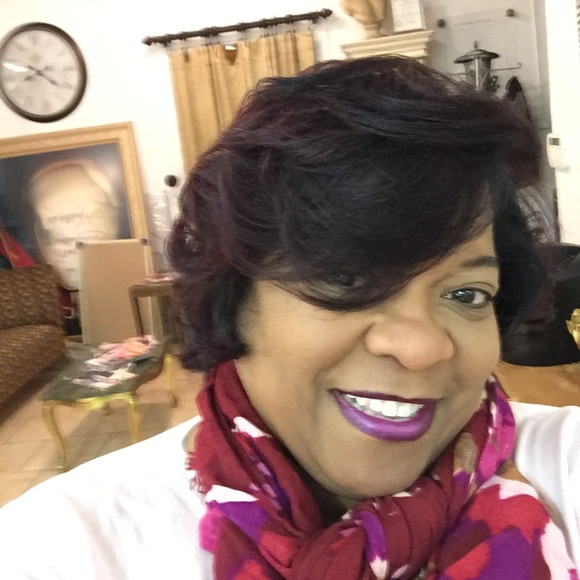 Meet your Posher, Loretta - Picture 1 of 1